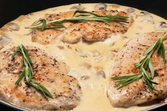 Delizioso petto di pollo in padella