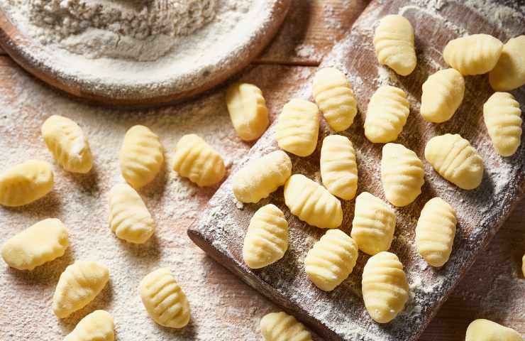 Gnocchi sul piano di lavoro