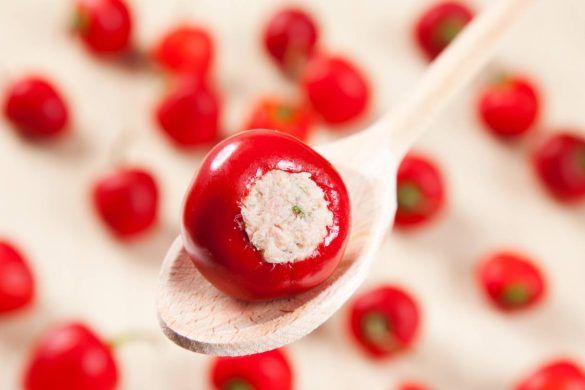 Peperoncini piccanti ripieni di tonno