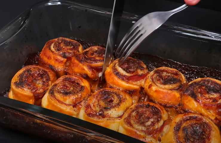 Rotolini di pasta sfoglia con pancetta