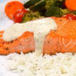 Salmone al forno con verdure e riso