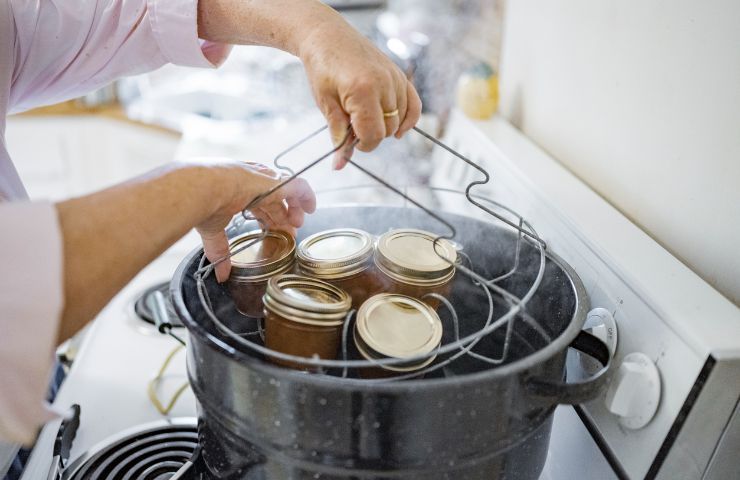 Sterilizzazione casalinga dei barattoli di vetro