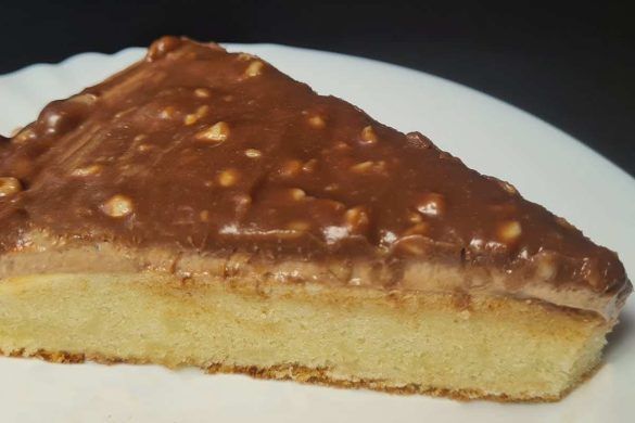 Torta al cioccolato con arachidi