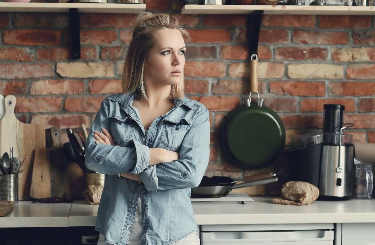 Una donna in cucina