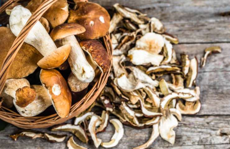 Pasta sfoglia e funghi ricetta